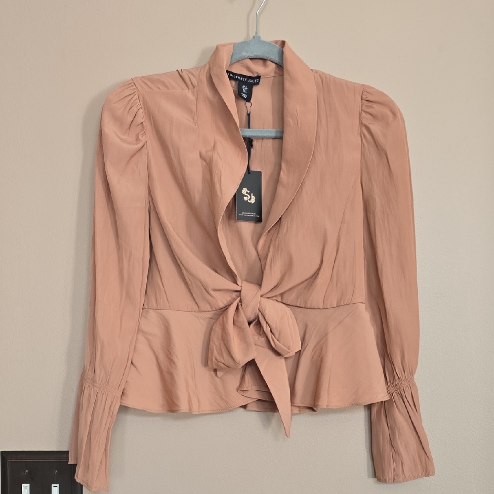 Elegant Women's Blush Tie-Front Top